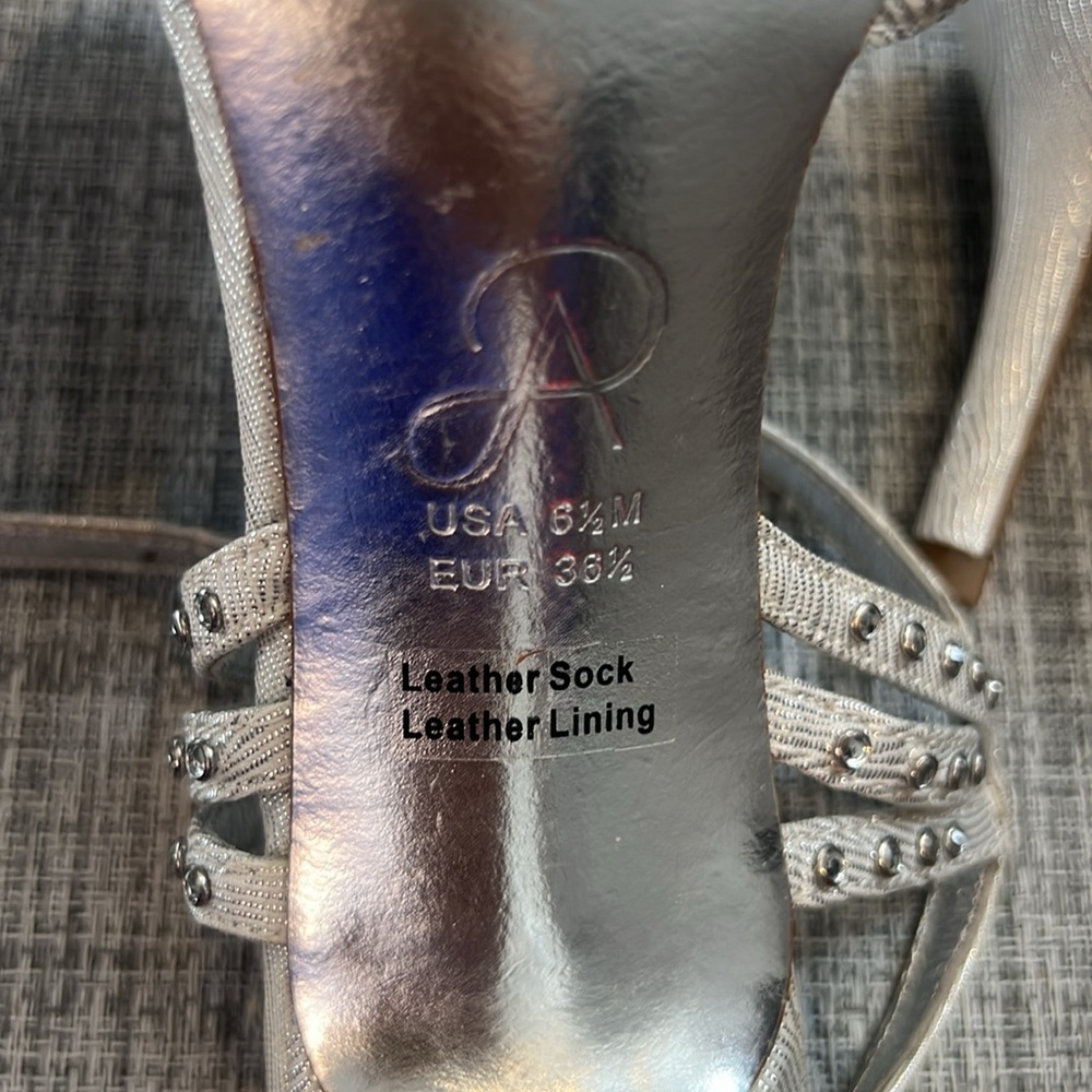 Silver sandals - Picture 3 of 3